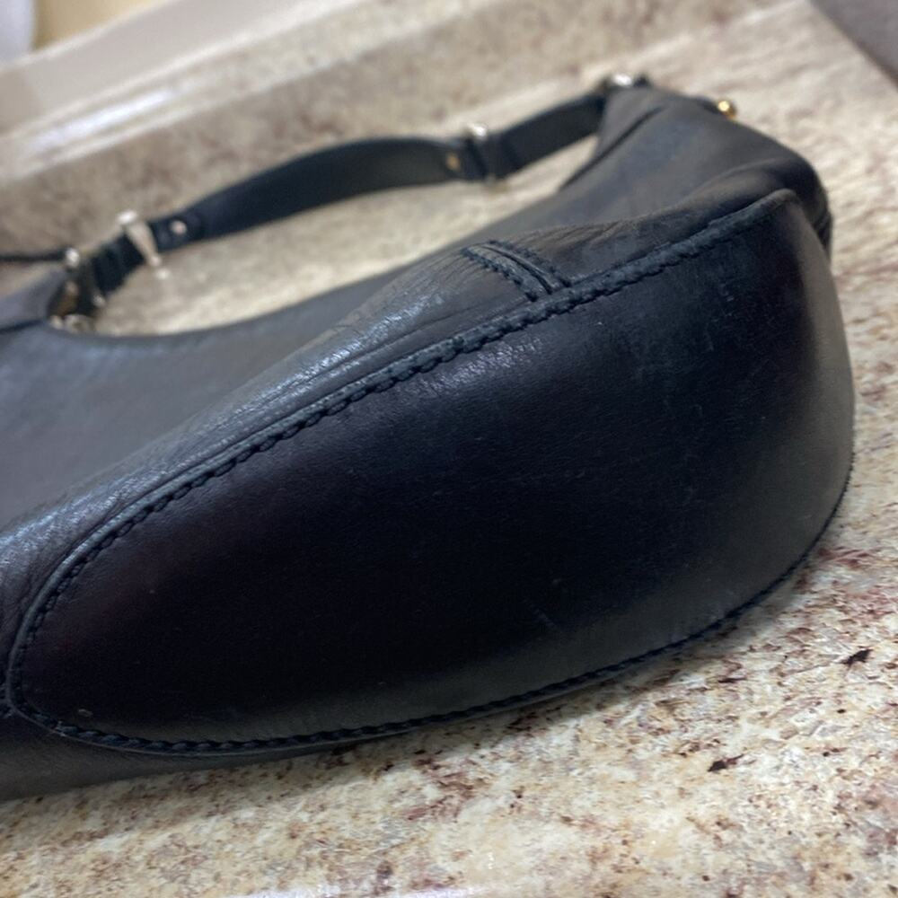 St. John vintage Black Leather shoulder Bag with Timeless Elegance - Picture 3 of 8
